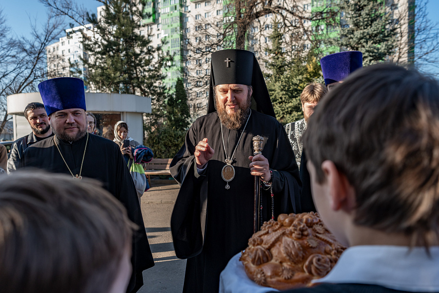 Вечерня с чтением акафиста Страстям Христовым во Владимирском храме посёлка Красково г.о. Люберцы